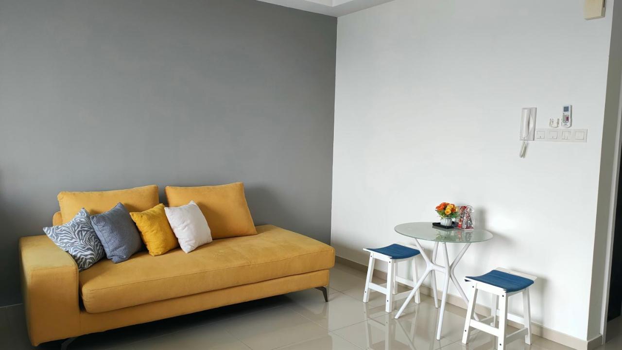 I-soho I-city Theme Park, Netflix, Pool, Wifi, Parking Apartment *